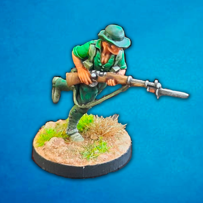 Legionarios españoles con chambergo avanzando - 1921/1927