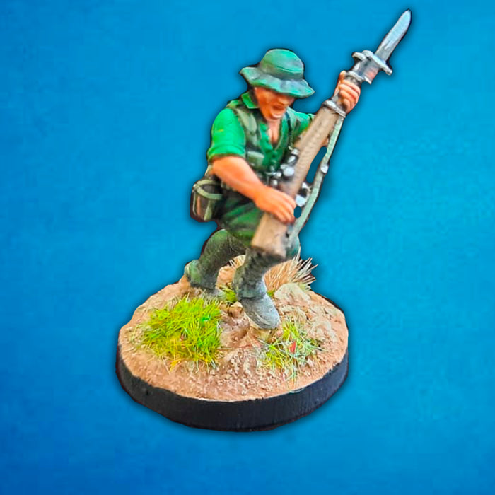 Legionarios españoles con chambergo avanzando - 1921/1927