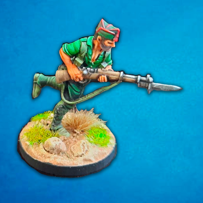 Legionarios españoles con chapiri avanzando - 1921/1927