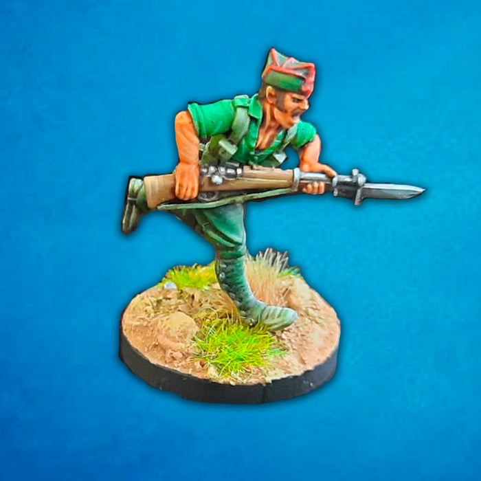 Legionarios españoles con chapiri avanzando - 1921/1927